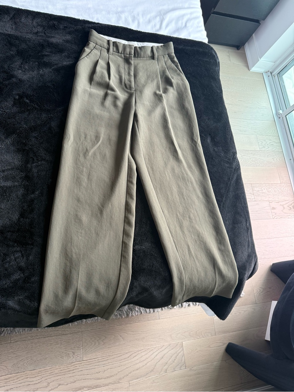 Wilfred Olive Wide-Leg Pleated Trousers